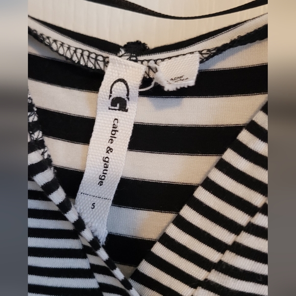 Cable and Gauge Sleeveless Hoodie - Picture 3 of 5